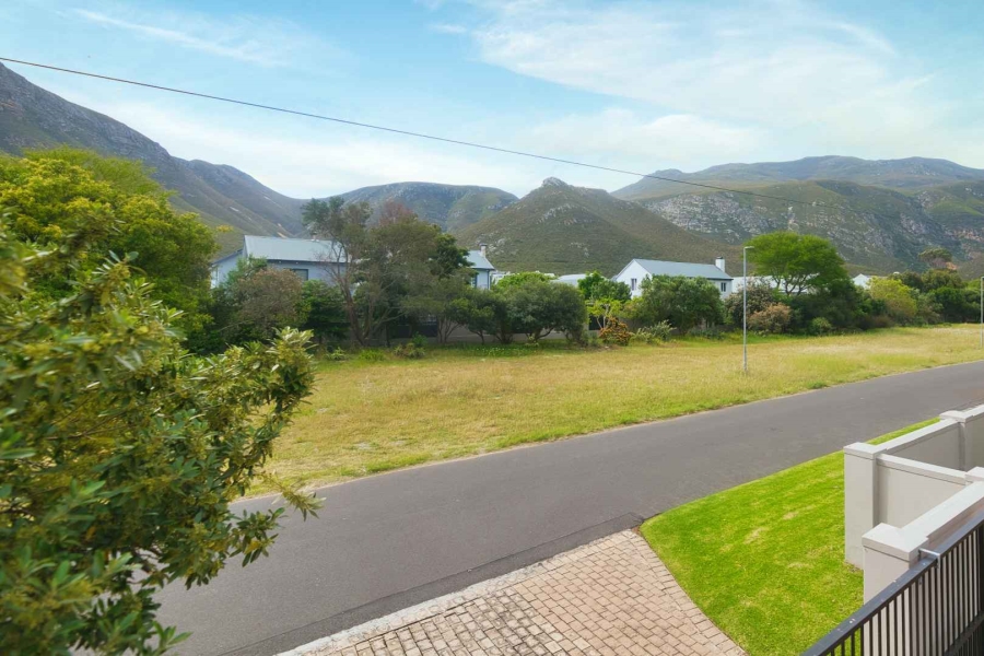 5 Bedroom Property for Sale in Fernkloof Estate Western Cape